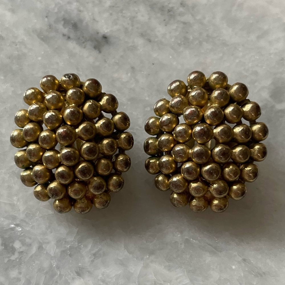 VINTAGE FERNANDO ORIGINALS F.O. Inc LARGE GOLD TONE Metal Beaded CLIP EARRINGS